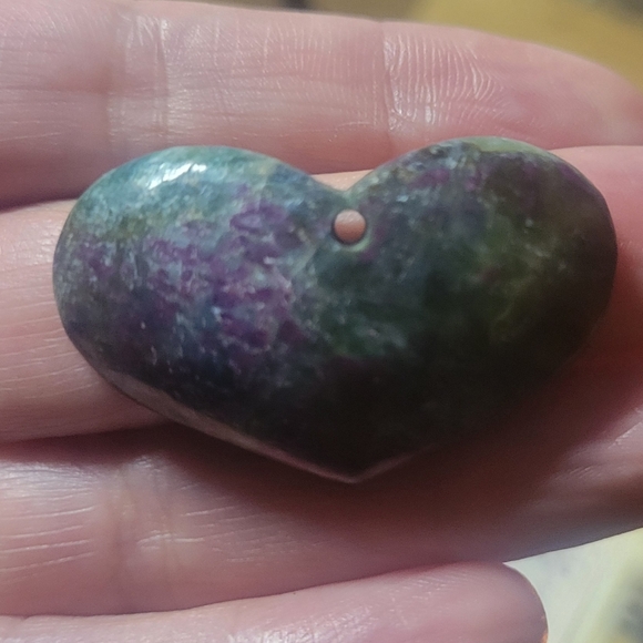 Drilled Natural ruby in fuschite heart pendant - Picture 9 of 10